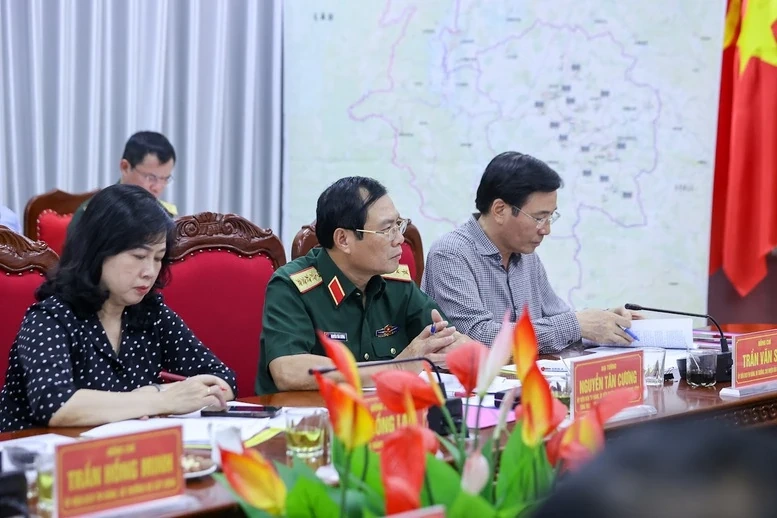 Thủ tướng: Làm mọi cách nhanh nhất có thể ổn định đời sống người dân vùng lũ