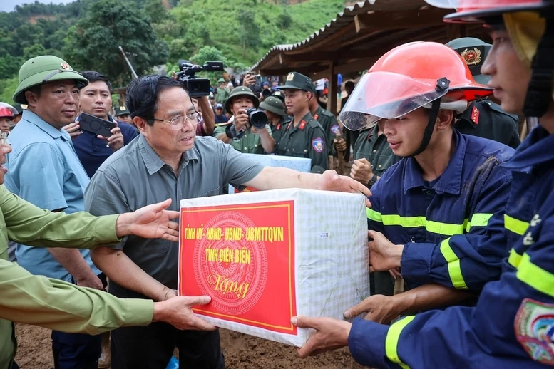 Thủ tướng: Làm mọi cách nhanh nhất có thể ổn định đời sống người dân vùng lũ