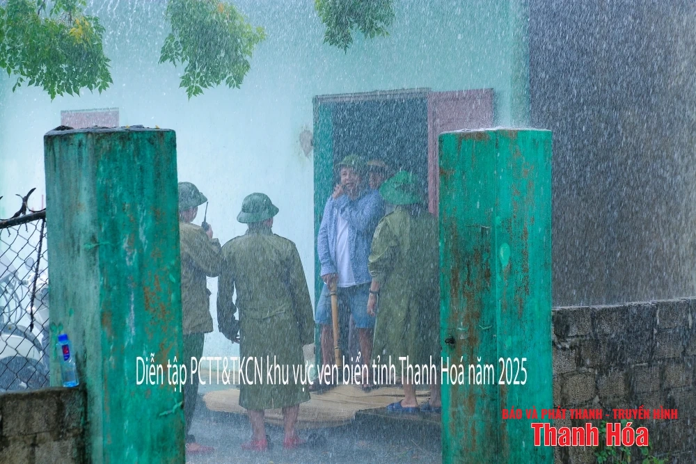 Hình ảnh diễn tập phòng, chống thiên tai, tìm kiếm cứu nạn khu vực ven biển