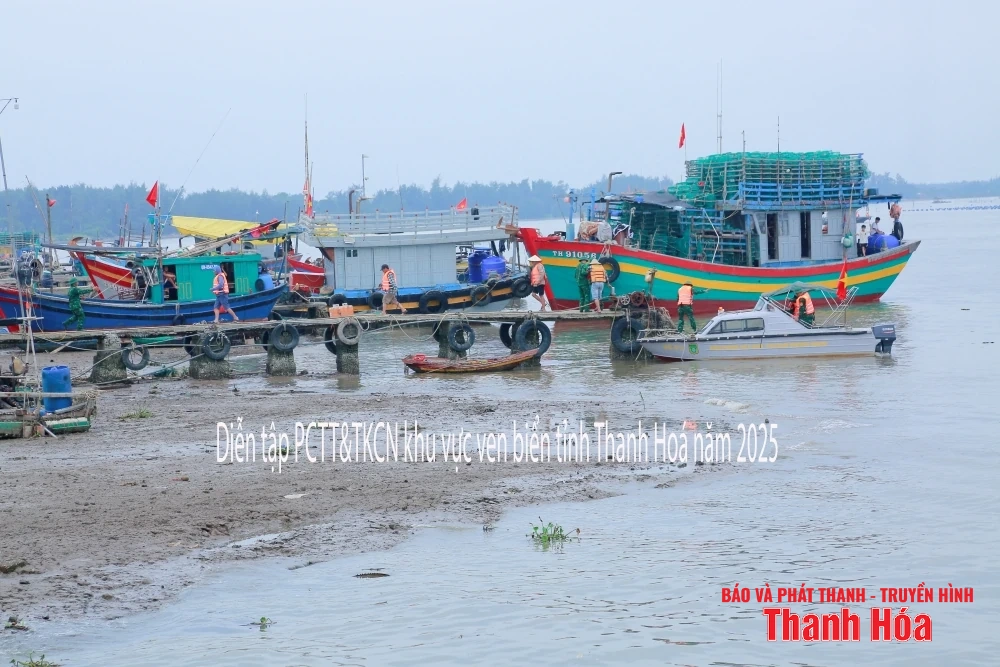 Hình ảnh diễn tập phòng, chống thiên tai, tìm kiếm cứu nạn khu vực ven biển