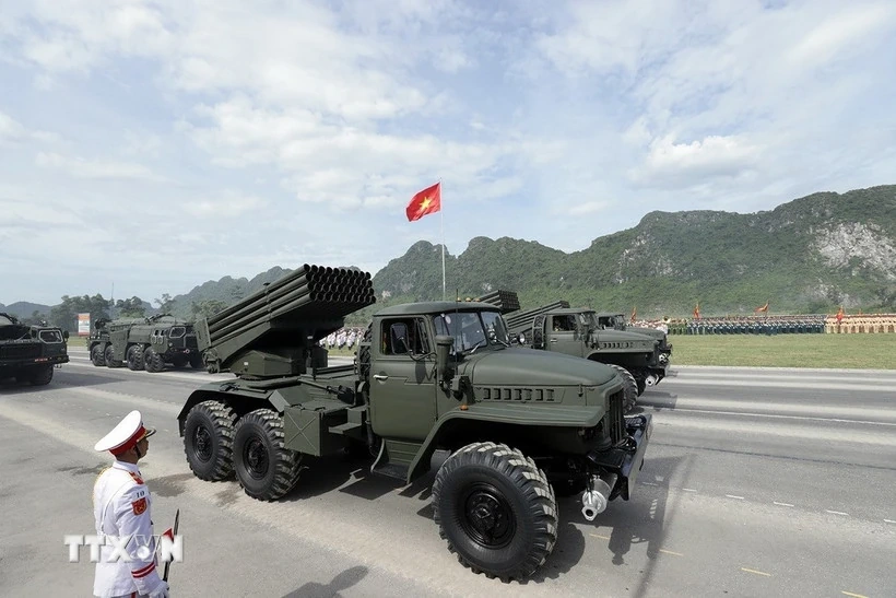 Thực hành cơ động phương tiện thực hiện nhiệm vụ A80 tại Quảng trường Ba Đình