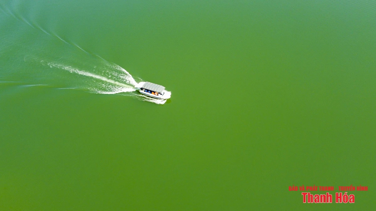 Viên ngọc xanh Bến En nhìn từ trên cao