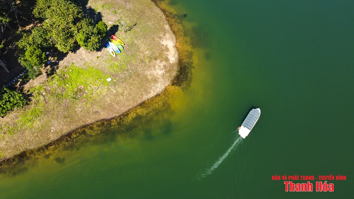 Viên ngọc xanh Bến En nhìn từ trên cao