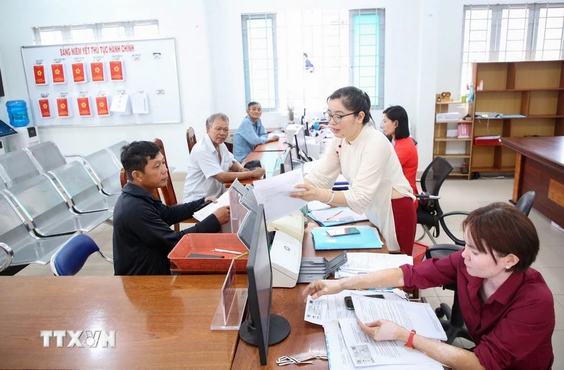 Khuyến khích cán bộ không đáp ứng yêu cầu, tự nguyện nghỉ để nhường cho lớp trẻ