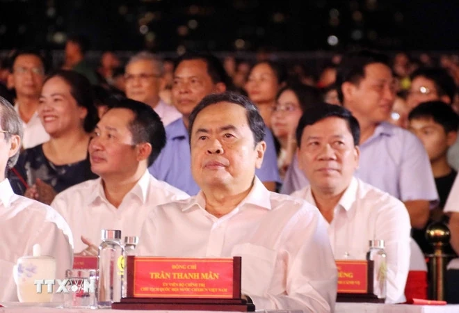 Đặc sắc chương trình chính luận nghệ thuật Dưới cờ vinh quang