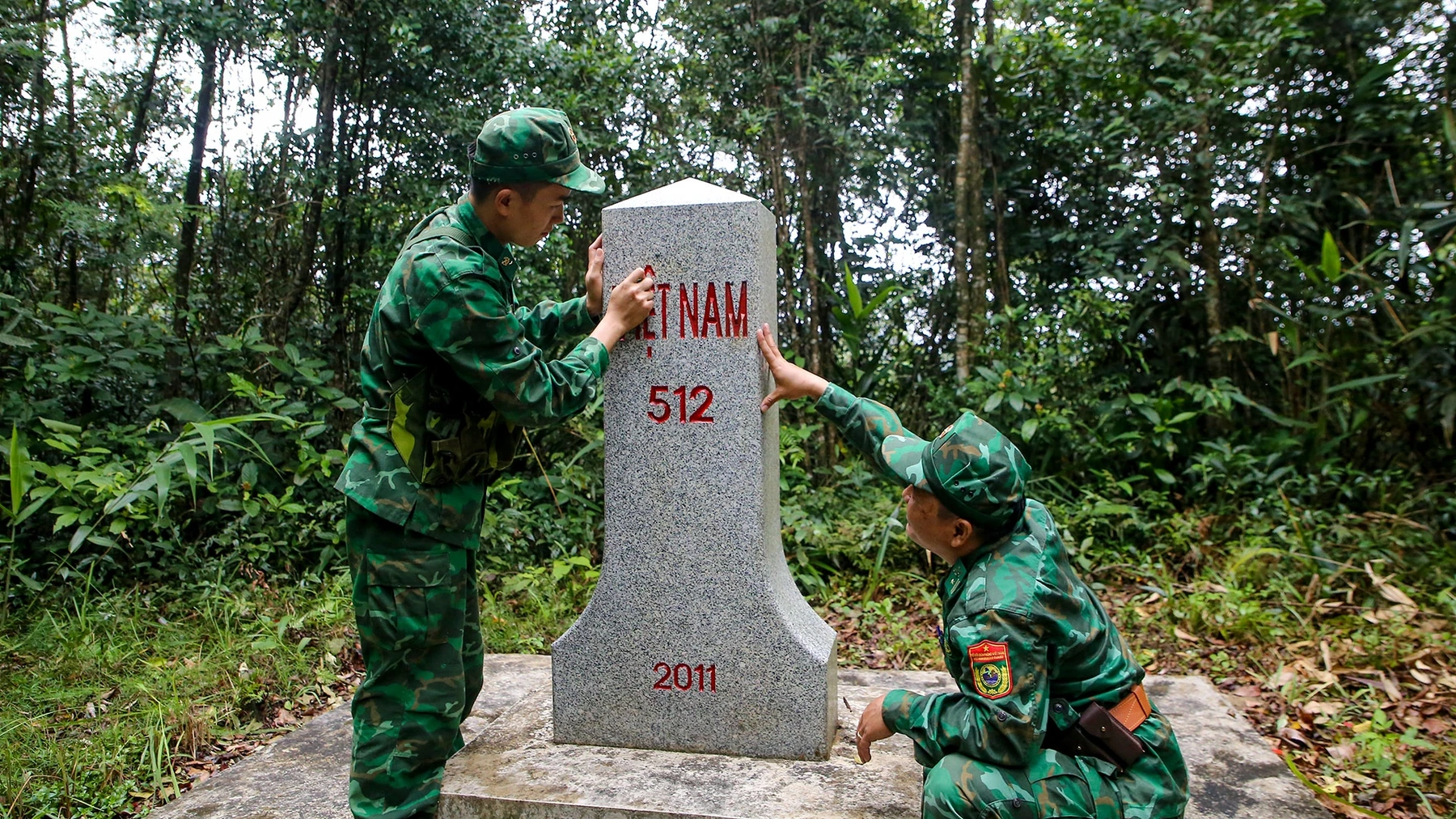 Để bảo vệ biên giới, chúng tôi cũng thường phối hợp, nắm bắt thông tin từ người dân, qua đó phát huy hiệu quả phong trào quần chúng tự quản đường biên, cột mốc và giữ gìn an ninh trật tự.