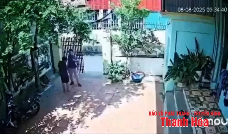 Nguyên nhân vụ việc thầy giáo tát liên tiếp vào mặt học sinh: Do học sinh nói thầy giáo dạy khó hiểu?