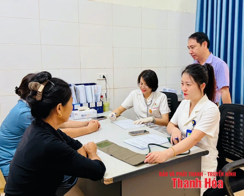 Bệnh viện Ung bướu Thanh Hoá tổ chức khám sàng lọc, tầm soát ung miễn phí cho đối tượng nguy cơ cao tại xã Bá Thước năm 2025