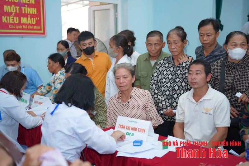“Ngày hội chăm sóc sức khỏe” cho người dân xã Thạch Lập