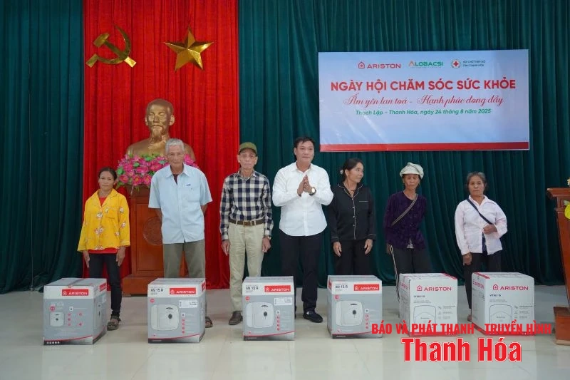 “Ngày hội chăm sóc sức khỏe” cho người dân xã Thạch Lập