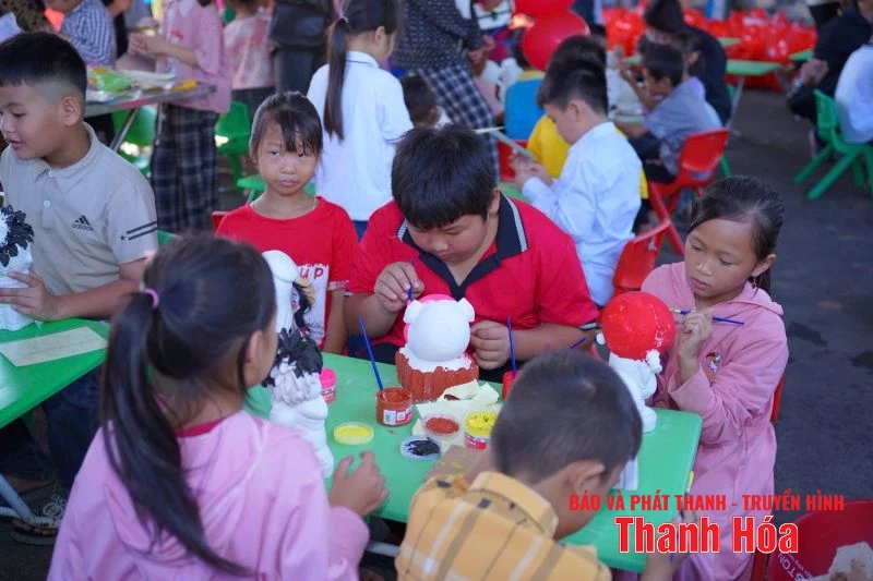 “Ngày hội chăm sóc sức khỏe” cho người dân xã Thạch Lập