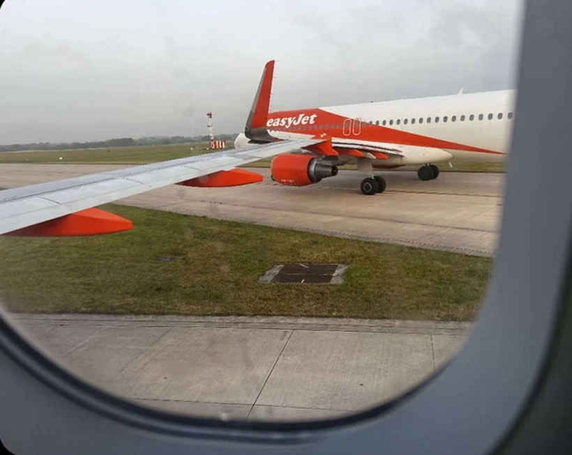 Máy bay của Easyjet gặp sự cố hy hữu khi hành khách cố xông vào buồng lái