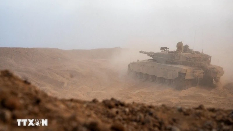 Quân đội Israel tấn công vào thành phố Gaza