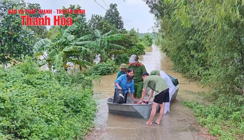 170 hộ dân thôn Tiên Nông, xã Định Hoà bị nước lũ chia cắt