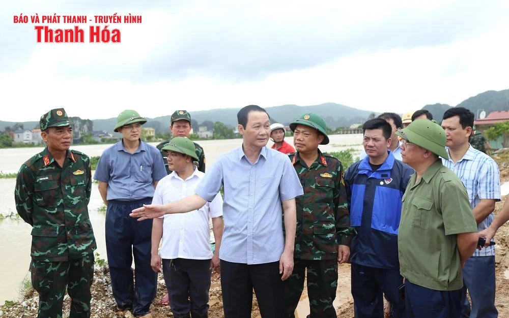 Chủ tịch UBND tỉnh Đỗ Minh Tuấn kiểm tra, chỉ đạo khắc phục sự cố đê tại xã Hà Long