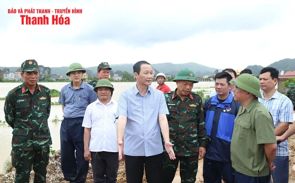 Chủ tịch UBND tỉnh Đỗ Minh Tuấn kiểm tra, chỉ đạo khắc phục sự cố đê tại xã Hà Long