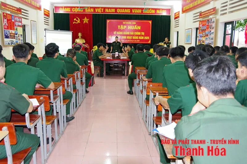 Sư đoàn 390 tổ chức tập huấn kỹ năng giảng bài chính trị và nền nếp sinh hoạt Đảng năm 2025