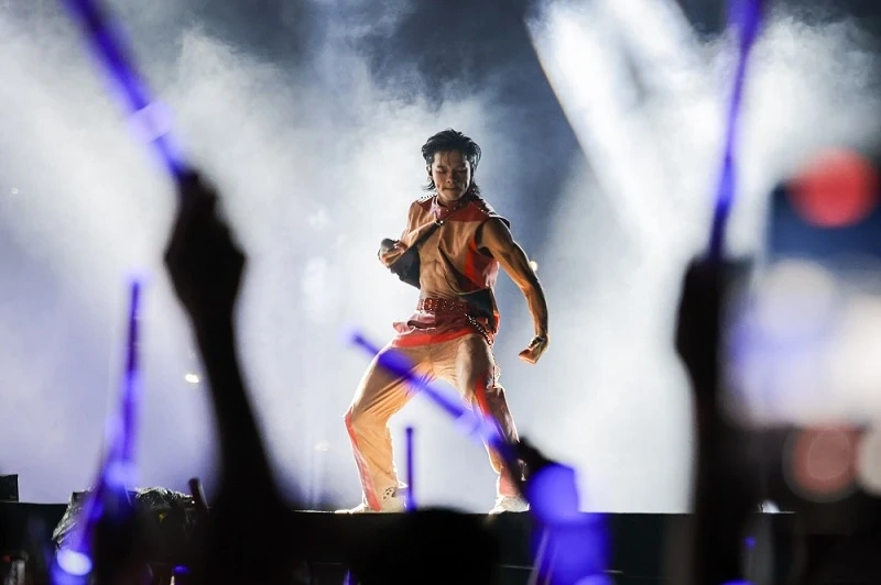 Hơn 50.000 khán giả vỡ òa cảm xúc tại 8Wonder - Moments of Wonder