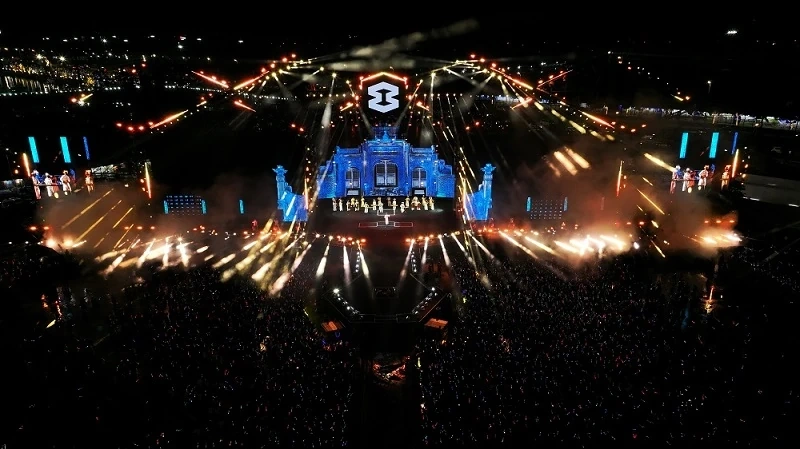 Hơn 50.000 khán giả vỡ òa cảm xúc tại 8Wonder - Moments of Wonder