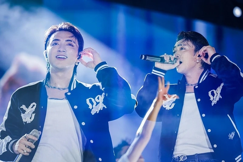 Hơn 50.000 khán giả vỡ òa cảm xúc tại 8Wonder - Moments of Wonder