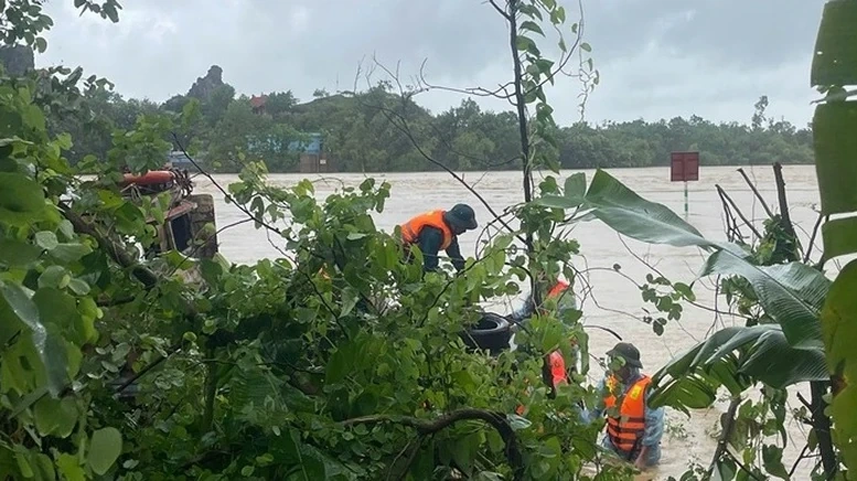 Khẩn trương xử lý sự cố xảy ra trên các tuyến đê tại Thanh Hóa