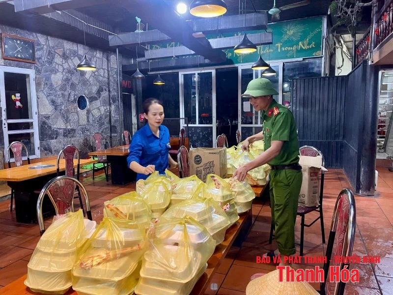 Những suất ăn miễn phí lan tỏa yêu thương của Đoàn thanh niên xã Cẩm Thủy