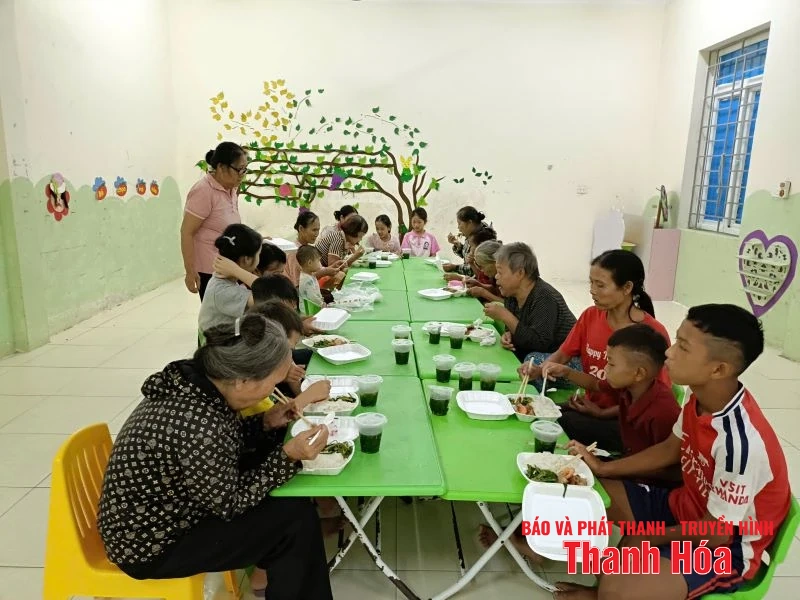 Nhà tránh bão... bịn rịn nghĩa tình