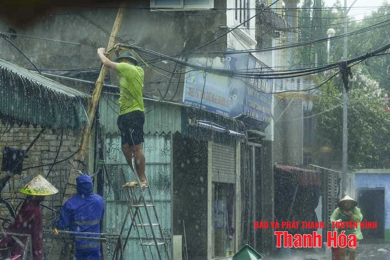 Vùng biển Thanh Hóa bắt đầu mưa to, gió mạnh trước khi bão số 5 đổ bộ