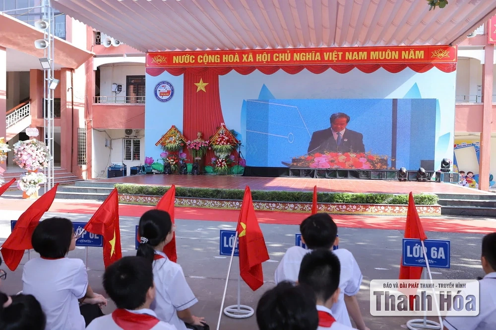 Bí thư Tỉnh ủy Nguyễn Doãn Anh và Chủ tịch UBND tỉnh Đỗ Minh Tuấn dự lễ khai giảng năm học 2025-2026 tại Trường THCS Trần Mai Ninh