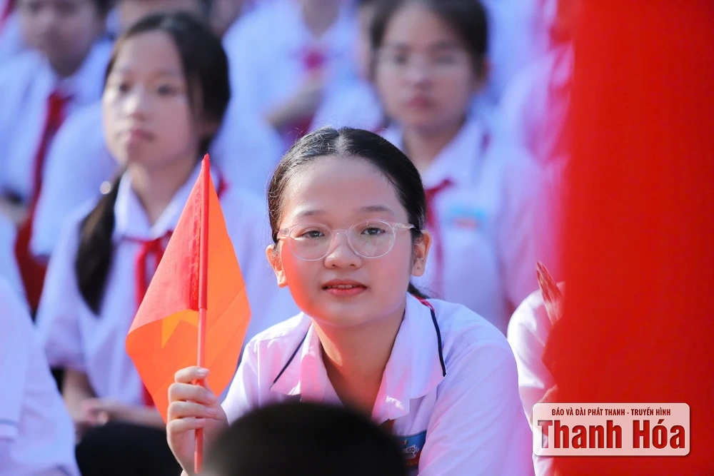 Bí thư Tỉnh ủy Nguyễn Doãn Anh và Chủ tịch UBND tỉnh Đỗ Minh Tuấn dự lễ khai giảng năm học 2025-2026 tại Trường THCS Trần Mai Ninh