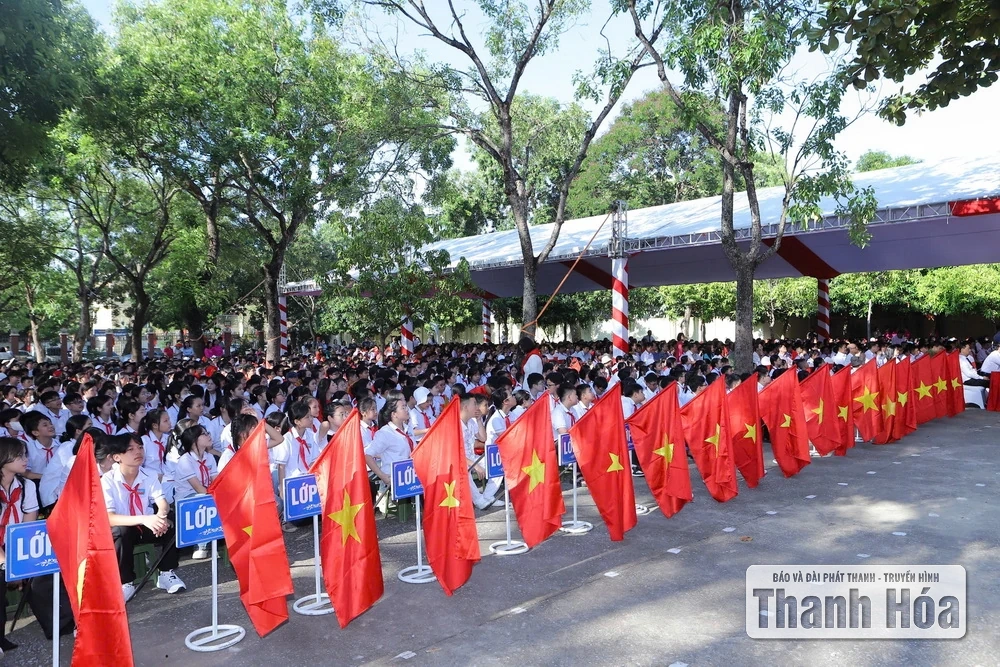 Bí thư Tỉnh ủy Nguyễn Doãn Anh và Chủ tịch UBND tỉnh Đỗ Minh Tuấn dự lễ khai giảng năm học 2025-2026 tại Trường THCS Trần Mai Ninh