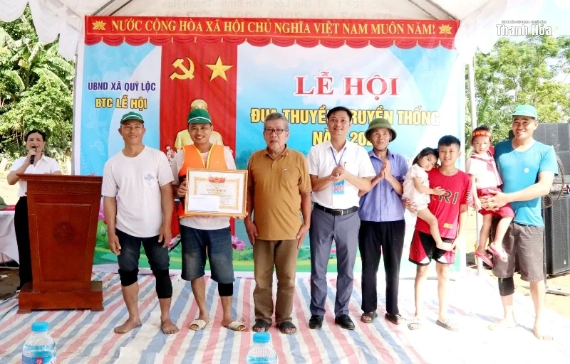 Tưng bừng lễ hội đua thuyền truyền thống trên sông Mã