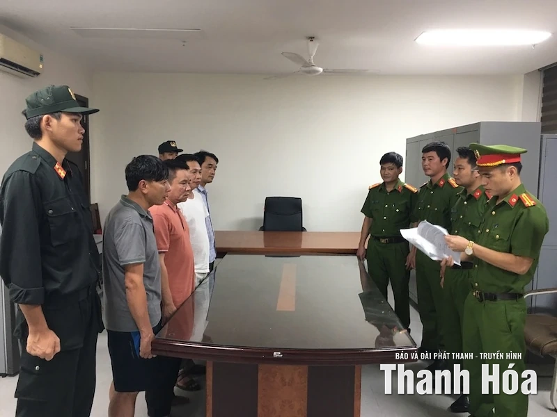 Hối lộ để thông chốt Kiểm lâm, 10 đối tượng bị khởi tố