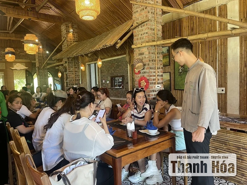 Khu Du lịch sinh thái cộng đồng Pù Luông rộn ràng đón khách