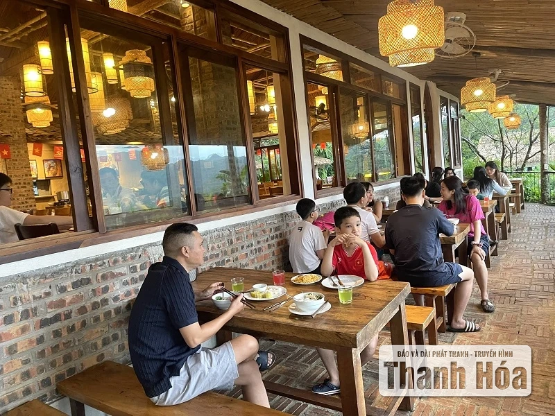 Khu Du lịch sinh thái cộng đồng Pù Luông rộn ràng đón khách