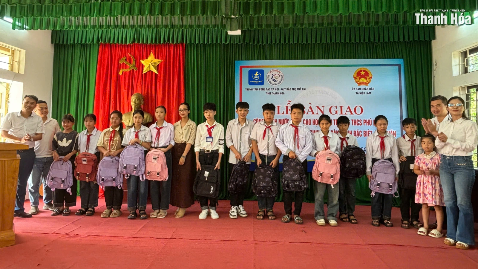 Trao tặng công trình nước sạch cho Trường THCS Phú Nhuận