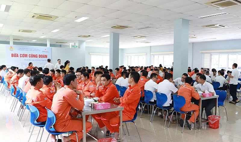 Công ty Nhiệt điện Nghi Sơn: Tổ chức “Bữa cơm Công đoàn”