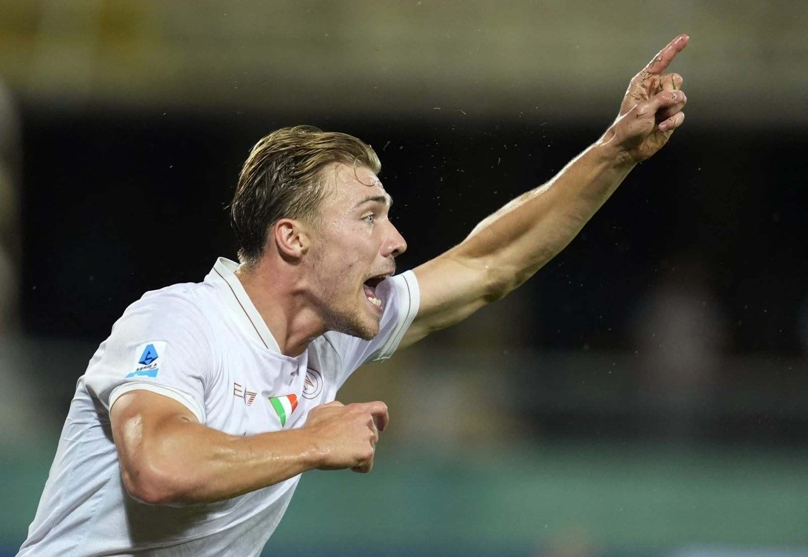 Quang Hải tỏa sáng đưa CAHN lên đỉnh V.League; Flick chỉ trích tuyển Tây Ban Nha ép Yamal nén đau thi đấu