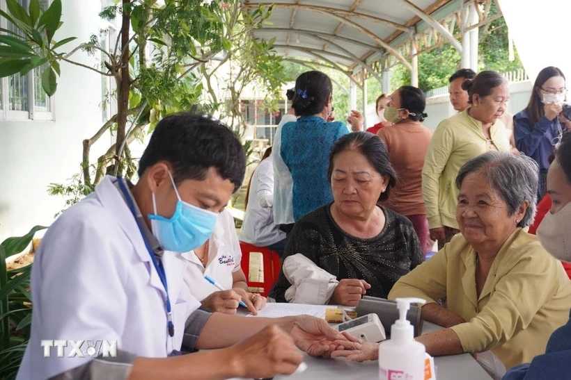 Nghị quyết số 72: Hướng đến mục tiêu mọi người dân đều được chăm sóc sức khỏe