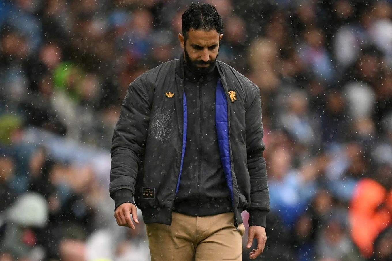 Ngoại binh từng dự Cúp C1 châu Âu rời Công an TP HCM; Sóng ngầm ở MU