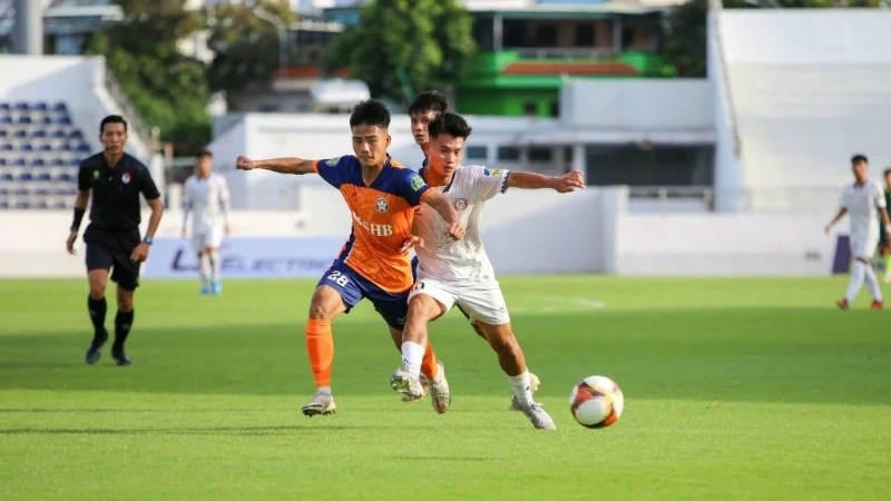 Ngoại binh từng dự Cúp C1 châu Âu rời Công an TP HCM; Sóng ngầm ở MU