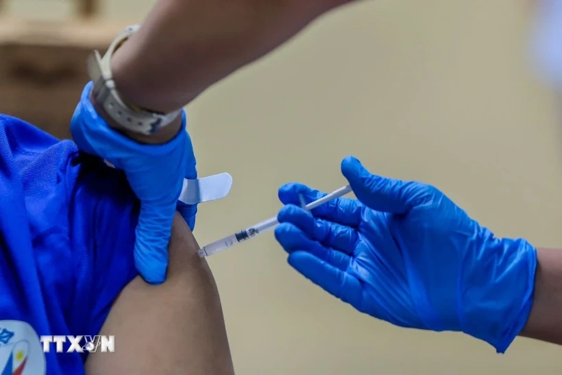 Xuất hiện biến thể XFG của SARS-CoV-2, triệu chứng đau họng như dao cạo