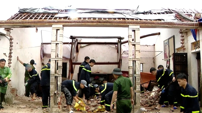 Bão số 10 gây thiệt hại nặng nề, Thủ tướng chỉ đạo tập trung khắc phục nhanh hậu quả, ổn định đời sống Nhân dân