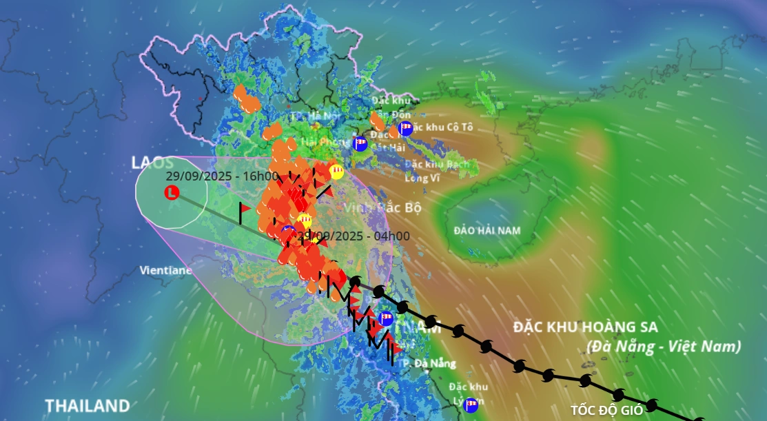 Sáng nay, bão số 10 đổ bộ vào đất liền ở Nghệ An - Hà Tĩnh, giật cấp 12