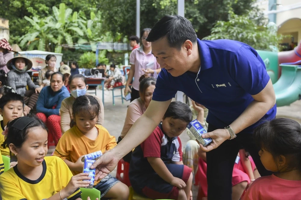 Vinamilk đồng hành mang Tết Trung thu đến hơn 10.000 trẻ em trên cả nước