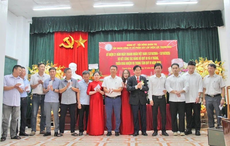 Công ty CP Xây lắp Điện lực Thanh Hóa kỷ niệm ngày Doanh nhân Việt Nam (13/10)