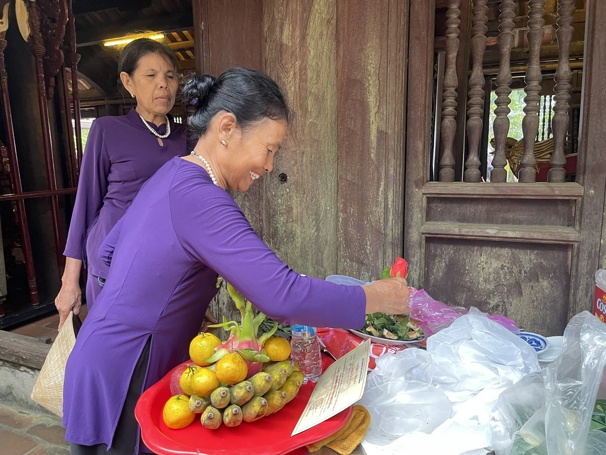 Dòng người nô nức đổ về Khu Di tích lịch sử Lam Kinh trước ngày khai hội
