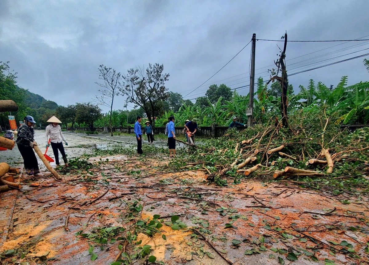 Khu di tích Quốc gia đặc biệt Đền Bà Triệu khẩn trương khắc phục hậu quả do mưa bão để đón khách trở lại