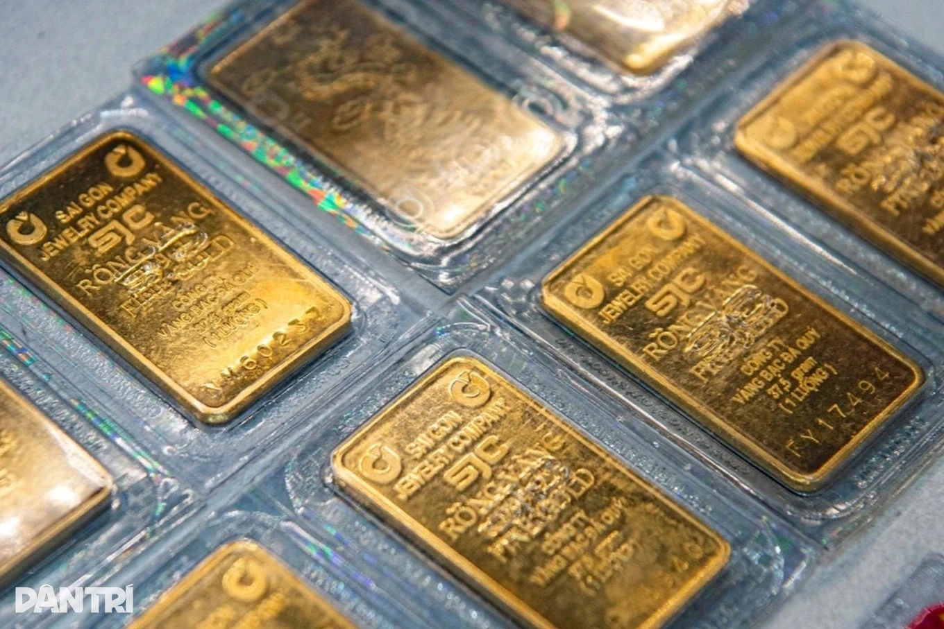 Từ ngày 10/10, mua bán vàng 20 triệu đồng trở lên phải chuyển khoản