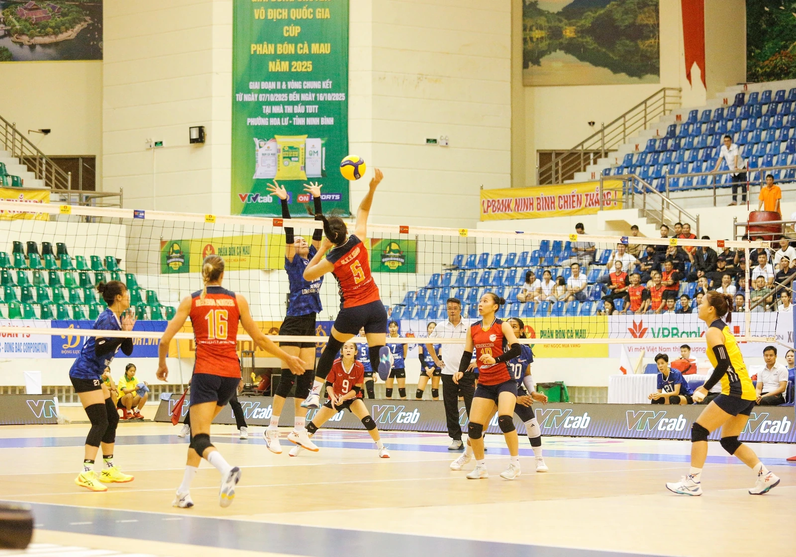 Đánh bại Geleximco Hưng Yên, Xi măng Long Sơn Thanh Hóa chính thức trụ hạng sớm 2 lượt đấu